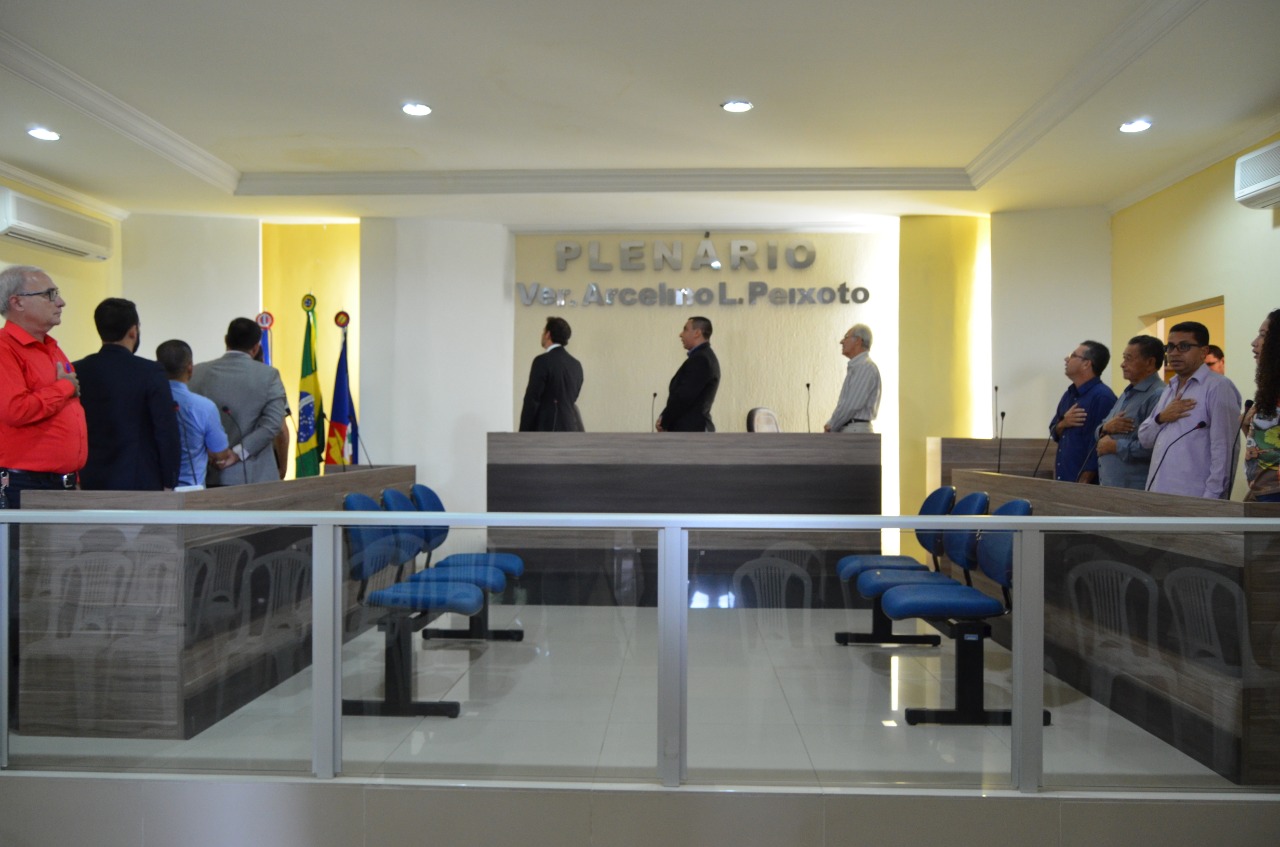 Cantando o Hino Nacional